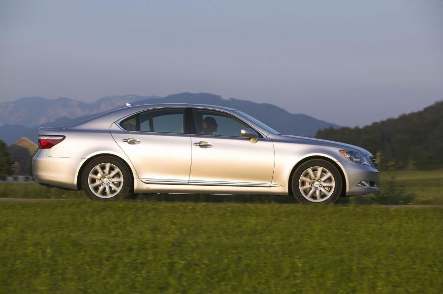  Lexus LS460 2009 года  (фото 9 из 23)